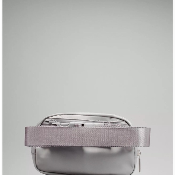 NWT Lululemon Silver Drop Everywhere Belt Bag! - Picture 8 of 9